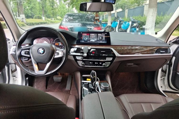 Used BMW 5 Series 2019 Facelifted 525Li Luxury Package Center Console
