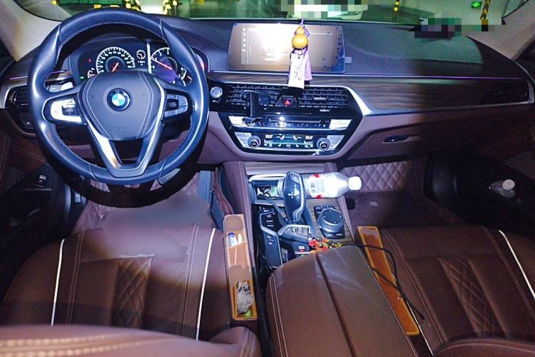 Used BMW 5 Series 2019 Facelifted 530Li Luxury Edition Premium Package Center Console