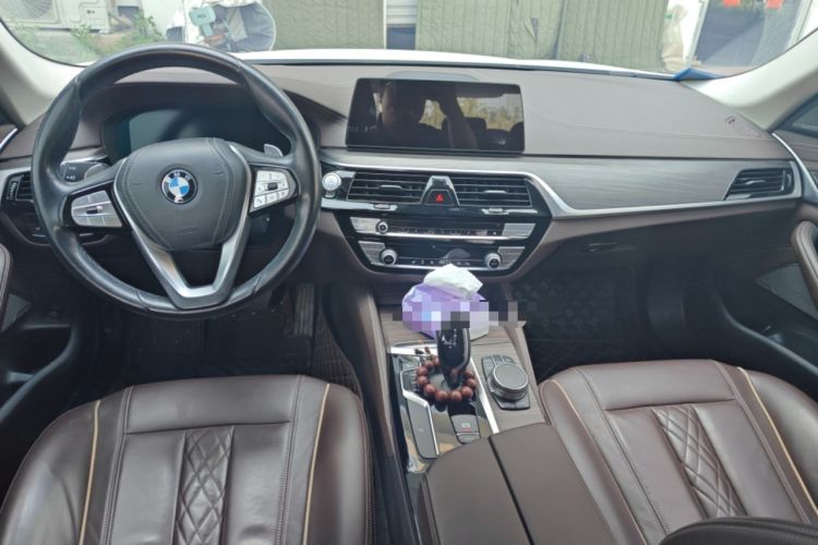 Used BMW 5 Series 2019 Facelifted 530Li Leading Edition Luxury Package Center Console