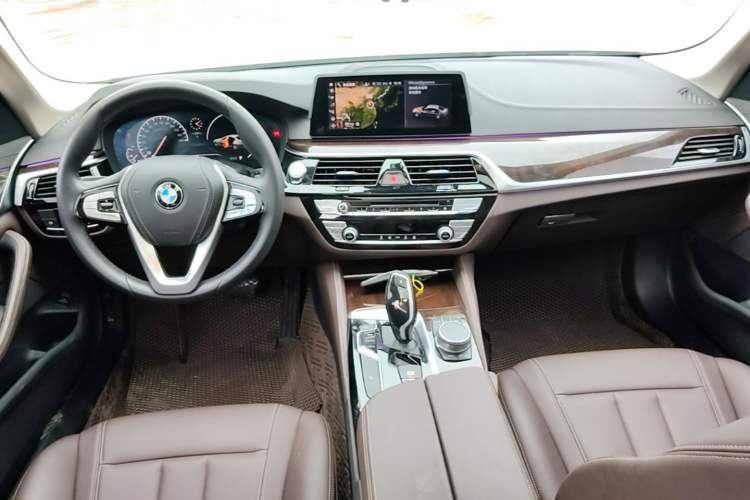 Used BMW 5 Series 2019 Facelifted 525Li Luxury Package Center Console