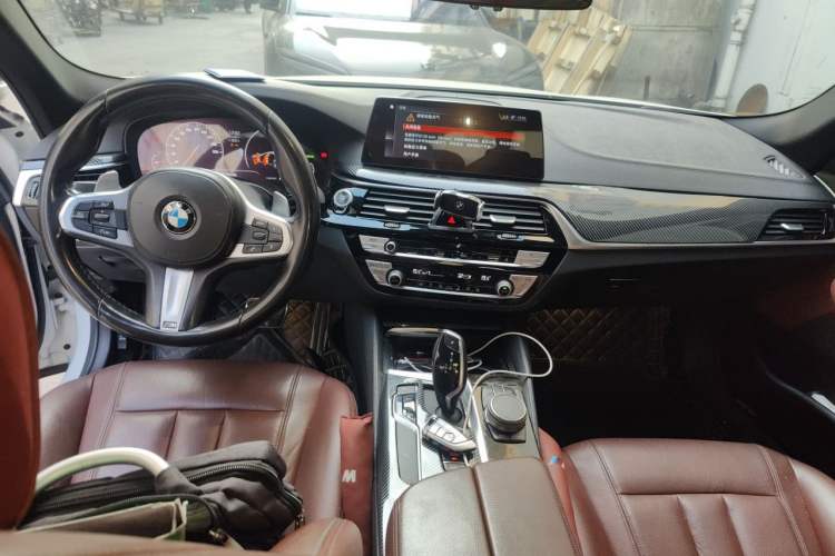 Used BMW 5 Series 2019 Facelifted 530Li Leading Edition M Sport Package Center Console