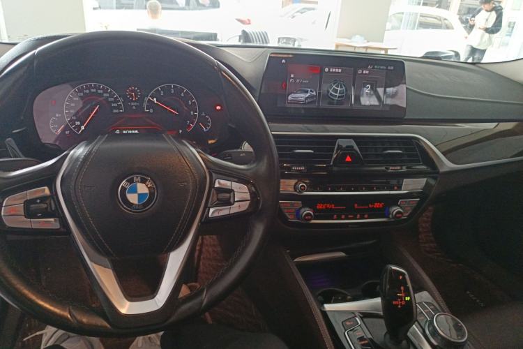 Used BMW 5 Series 2019 525Li Luxury Package Center Console