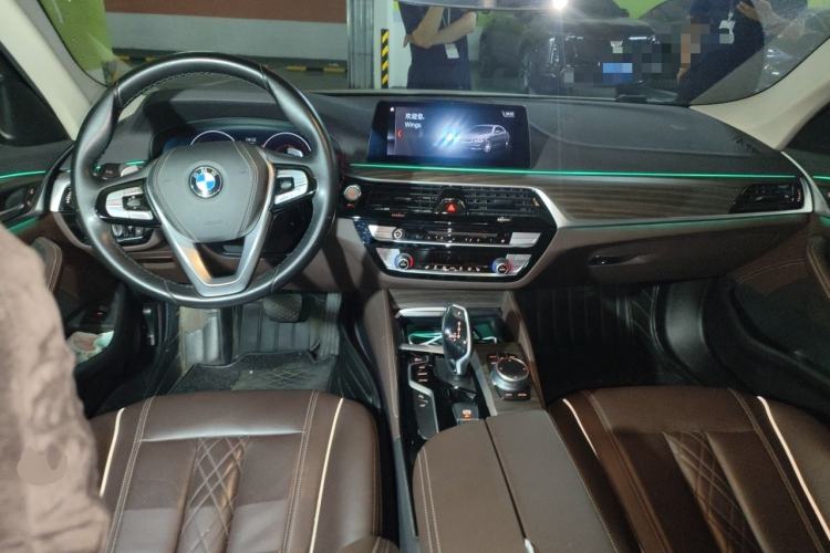 Used BMW 5 Series 2019 Facelifted 530Li Leading Edition Luxury Package Center Console