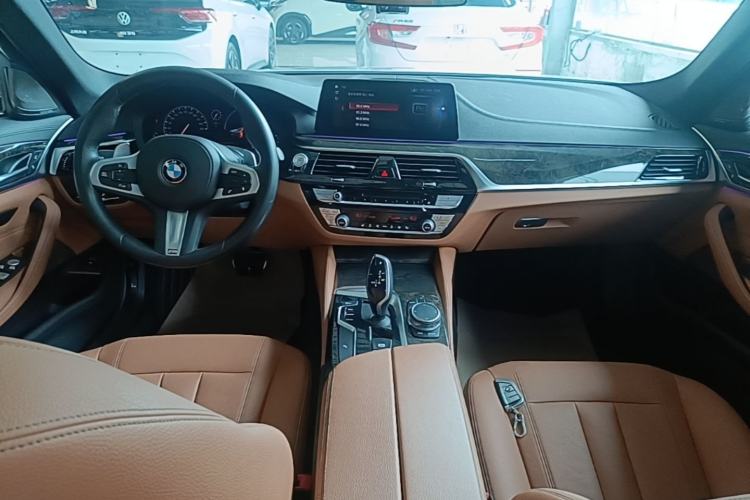 Used BMW 5 Series 2019 530Li Leading Model M Sport Package Center Console