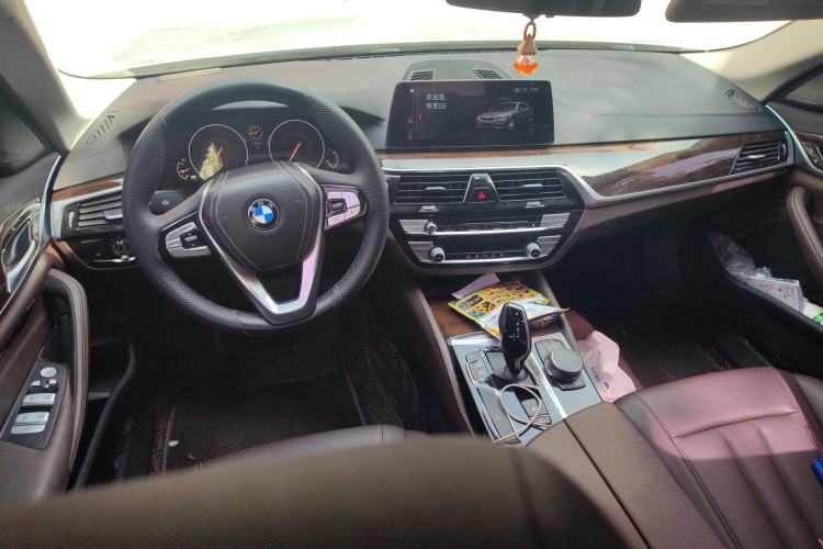 Used BMW 5 Series 2019 Facelifted 525Li Luxury Package Center Console