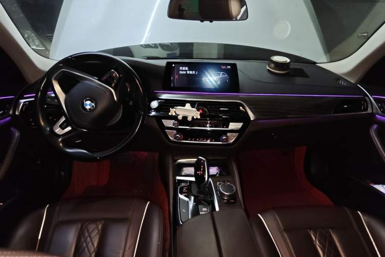 Used BMW 5 Series 2019 530Li Leading Model Luxury Package Center Console
