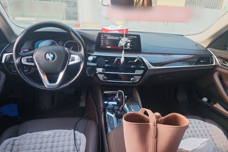Used BMW 5 Series 2019 Facelifted 525Li Luxury Package Center Console