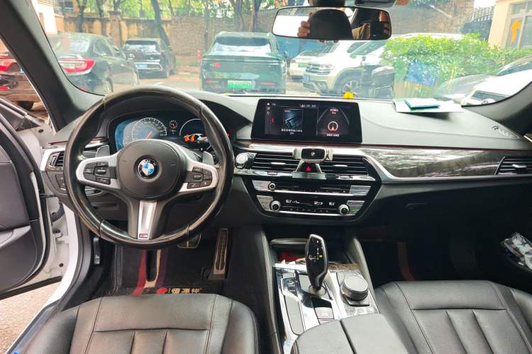 Used BMW 5 Series 2019 530Li Leading Model M Sport Package Center Console