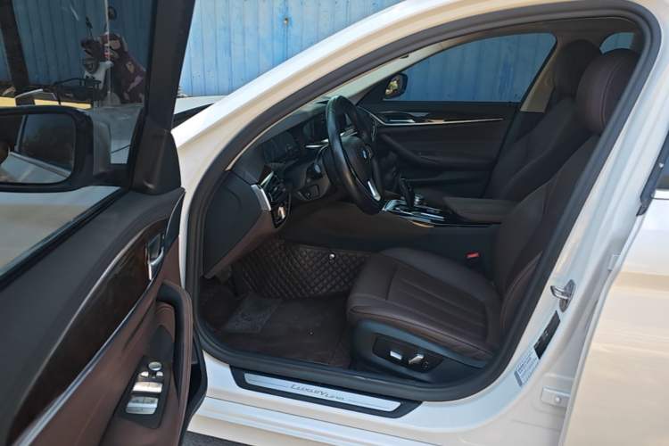 Used BMW 5 Series 2019 Facelifted 525Li Luxury Package Driver Seat