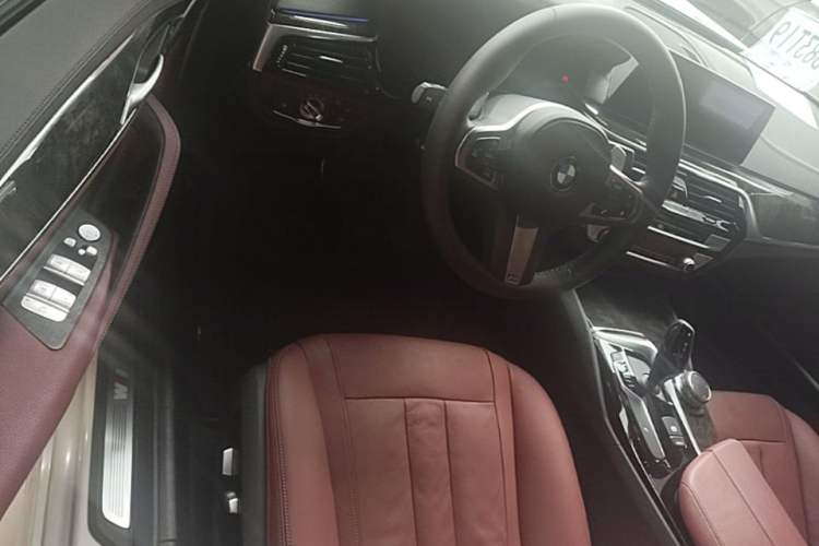 Used BMW 5 Series 2019 Facelifted 530Li Leading Edition M Sport Package Driver Seat