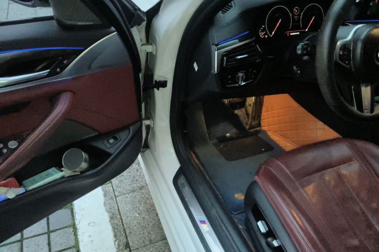 Used BMW 5 Series 2019 530Li Luxury Edition M Sport Package Driver Seat