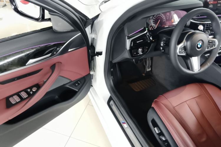 Used BMW 5 Series 2019 Restyled 530Li Luxury Edition M Sport Package Driver Seat