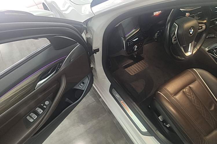 Used BMW 5 Series 2019 Facelifted 530Li Leading Edition Luxury Package Driver Seat