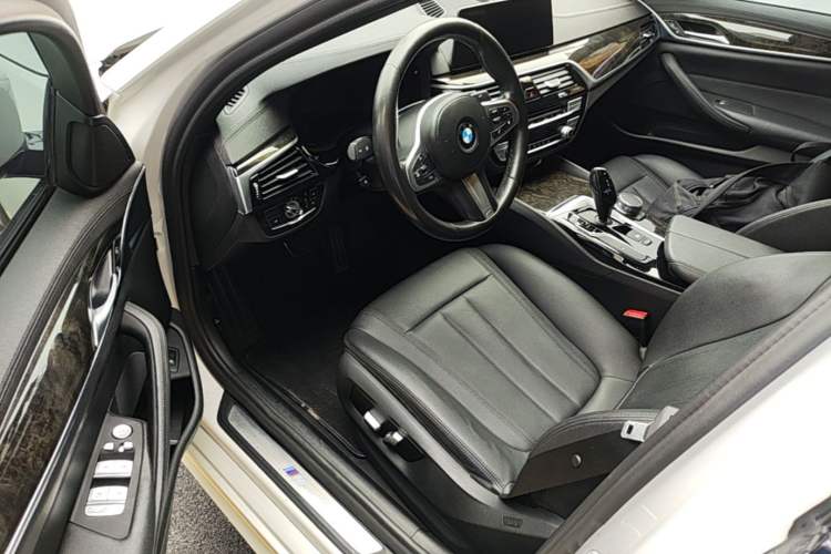 Used BMW 5 Series 2019 Restyled 525Li M Sport Package Driver Seat