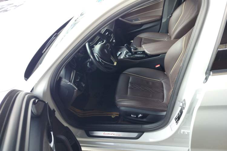 Used BMW 5 Series 2019 530Li xDrive Luxury Package Driver Seat