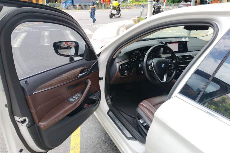 Used BMW 5 Series 2019 530Li Leading Model Luxury Package Driver Seat