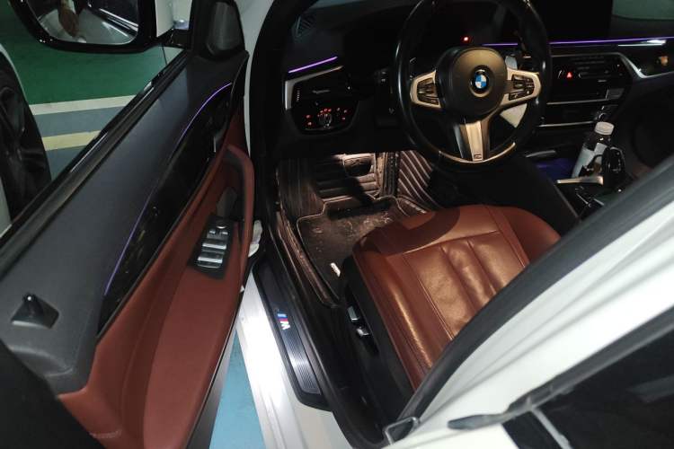 Used BMW 5 Series 2019 530Li Luxury Edition M Sport Package Driver Seat