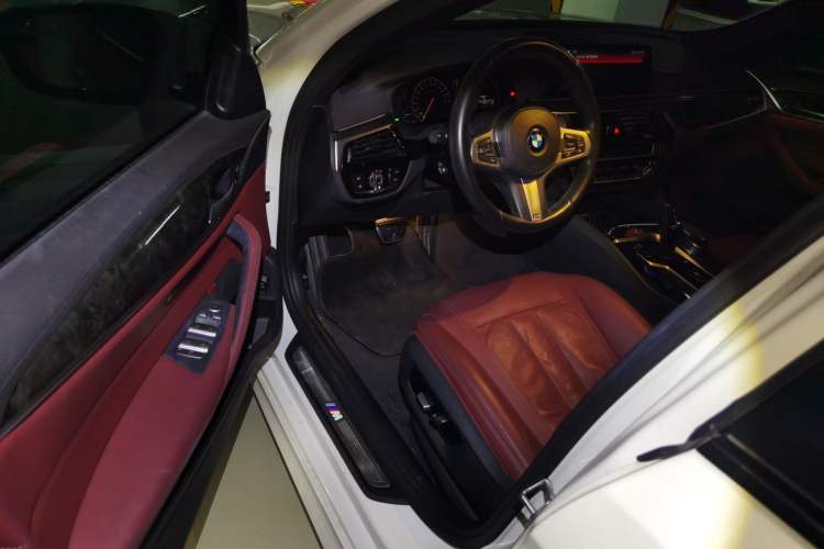 Used BMW 5 Series 2019 530Li Leading Model M Sport Package Driver Seat