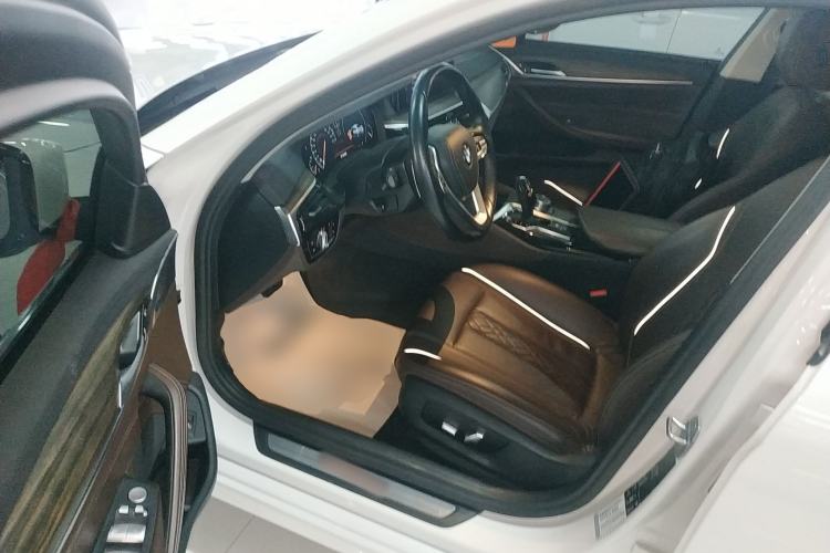 Used BMW 5 Series 2019 530Li xDrive Luxury Package Driver Seat