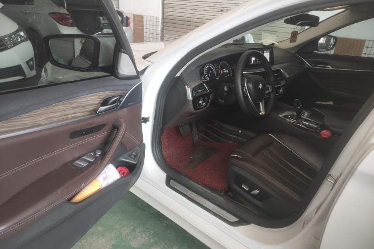 Used BMW 5 Series 2019 Facelifted 530Li Leading Edition Luxury Package Driver Seat