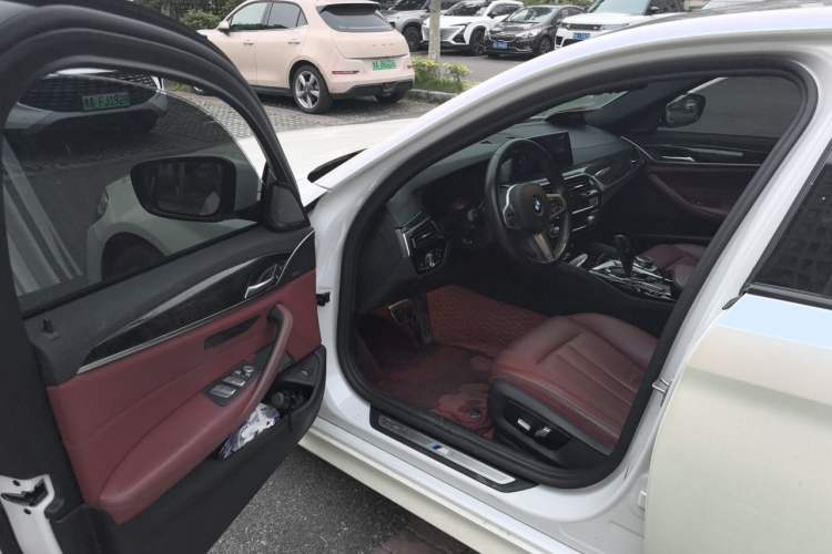 Used BMW 5 Series 2019 Facelifted 530Li Leading Edition M Sport Package Driver Seat