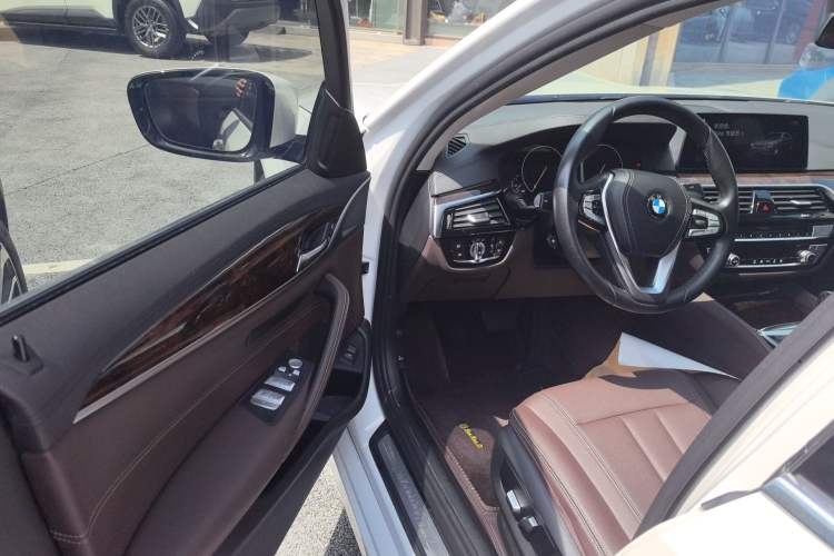 Used BMW 5 Series 2019 525Li Luxury Package Driver Seat