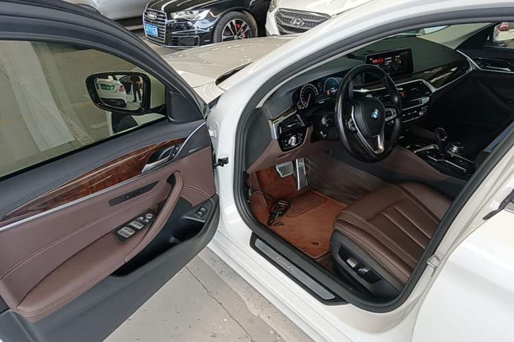 Used BMW 5 Series 2019 525Li Luxury Package Driver Seat
