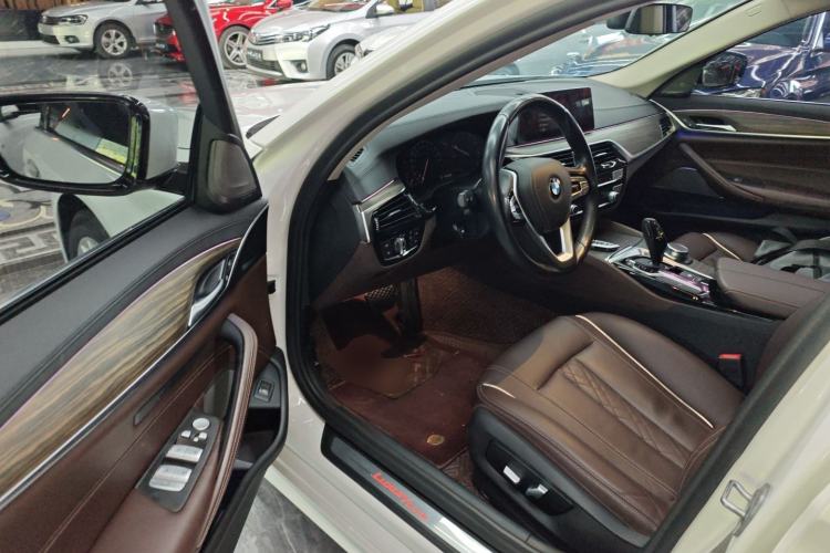 Used BMW 5 Series 2019 530Li xDrive Luxury Package Driver Seat