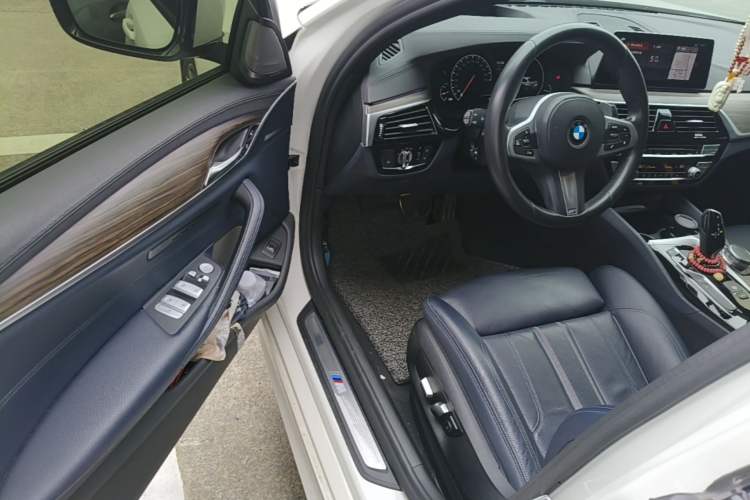 Used BMW 5 Series 2019 Facelifted 530i M Sport Package Driver Seat