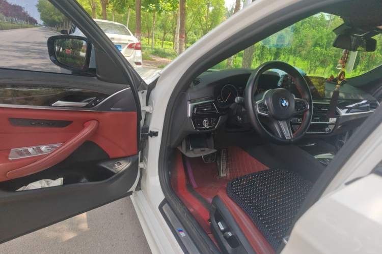 Used BMW 5 Series 2019 Facelifted 530Li Leading Edition M Sport Package Driver Seat
