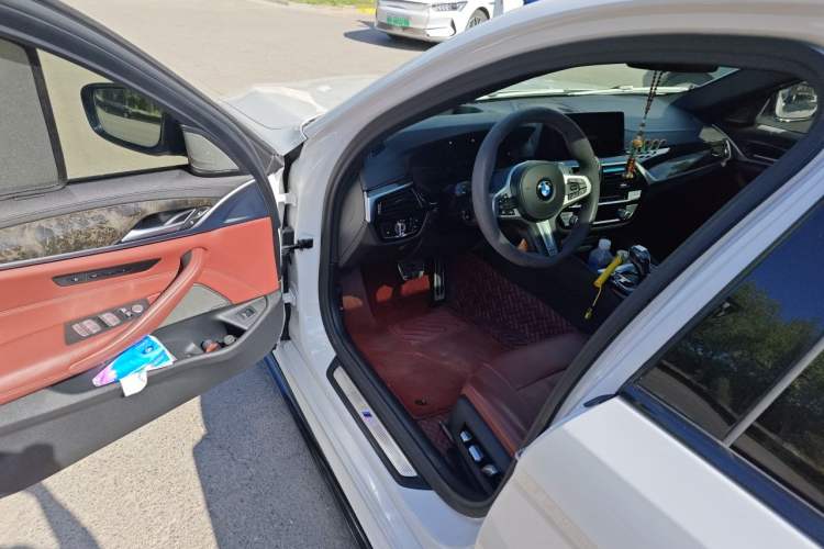 Used BMW 5 Series 2019 Restyled 530Li Luxury Edition M Sport Package Driver Seat