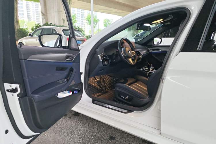 Used BMW 5 Series 2019 Restyled 525i M Sport Package Driver Seat