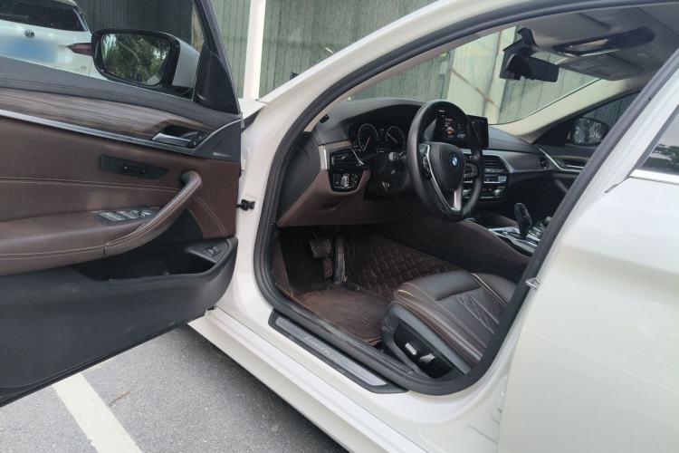 Used BMW 5 Series 2019 Facelifted 530Li Leading Edition Luxury Package Driver Seat