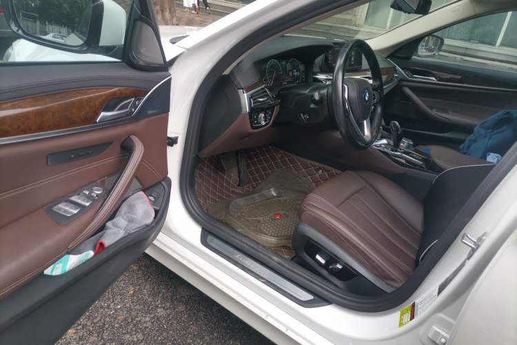 Used BMW 5 Series 2019 525Li Luxury Package Driver Seat