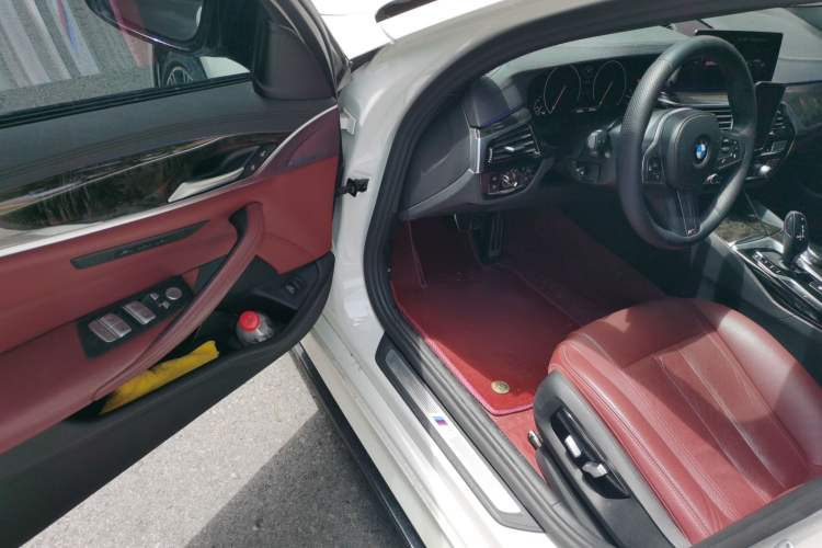 Used BMW 5 Series 2019 530Li Leading Model M Sport Package Driver Seat