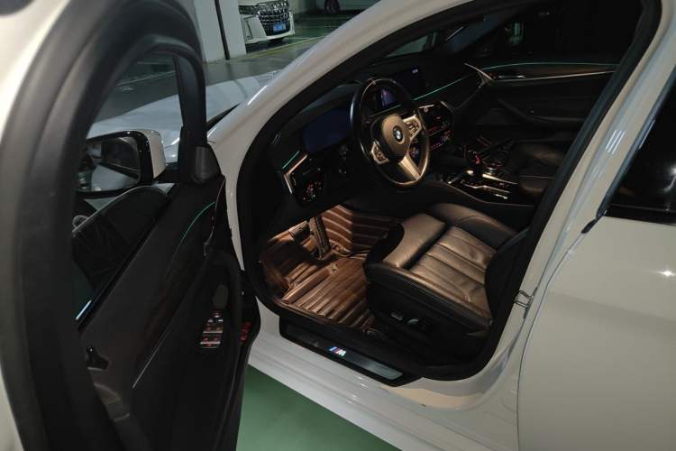 Used BMW 5 Series 2019 530i M Sport Package Driver Seat