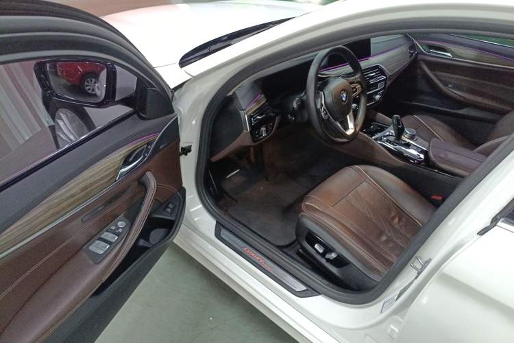 Used BMW 5 Series 2019 530Li Leading Model Luxury Package Driver Seat