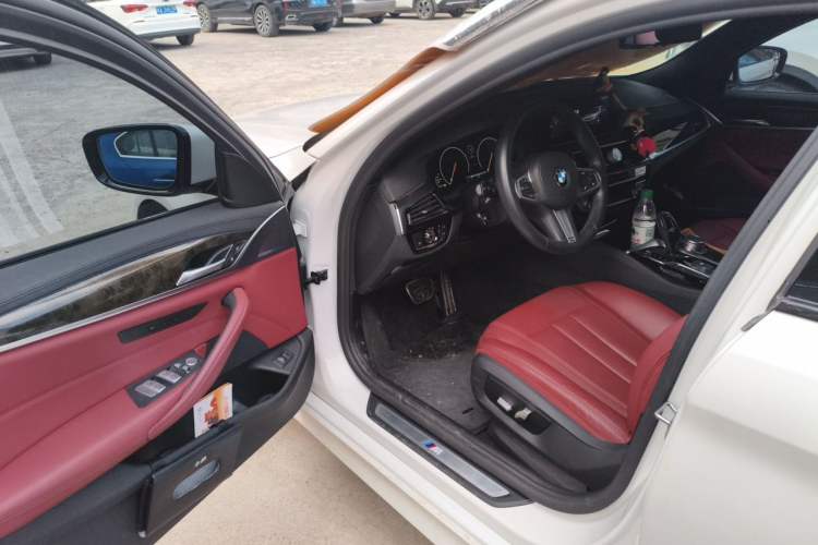 Used BMW 5 Series 2019 Facelifted 530Li Leading Edition M Sport Package Driver Seat