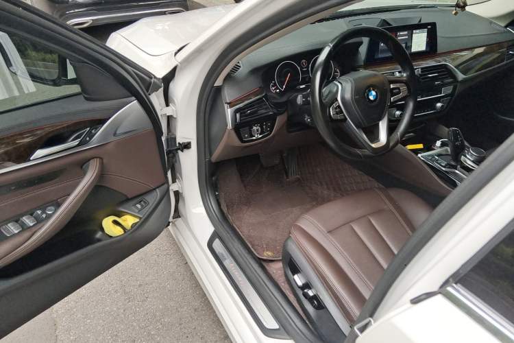 Used BMW 5 Series 2019 Facelifted 525Li Luxury Package Driver Seat