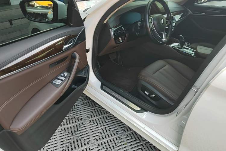 Used BMW 5 Series 2019 525Li Luxury Package Driver Seat