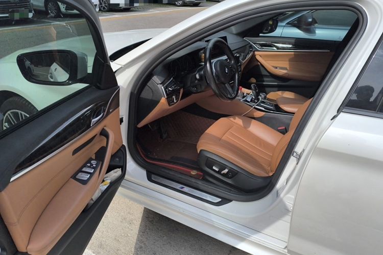 Used BMW 5 Series 2019 530Li Leading Model M Sport Package Driver Seat
