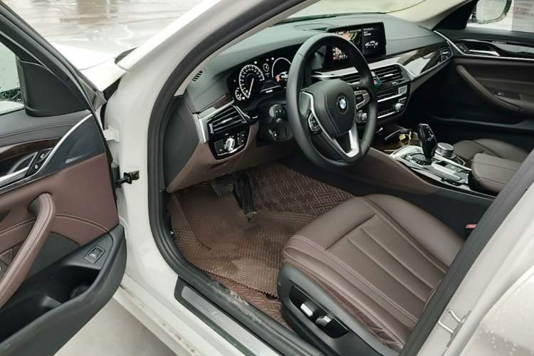 Used BMW 5 Series 2019 Facelifted 525Li Luxury Package Driver Seat