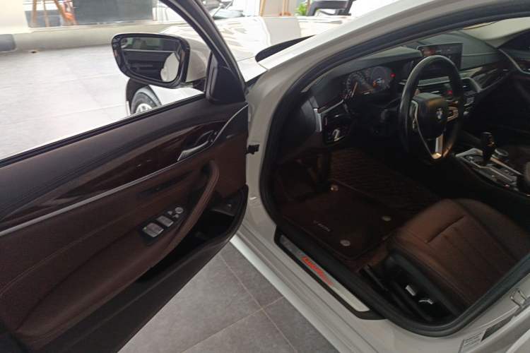 Used BMW 5 Series 2019 525Li Luxury Package Driver Seat