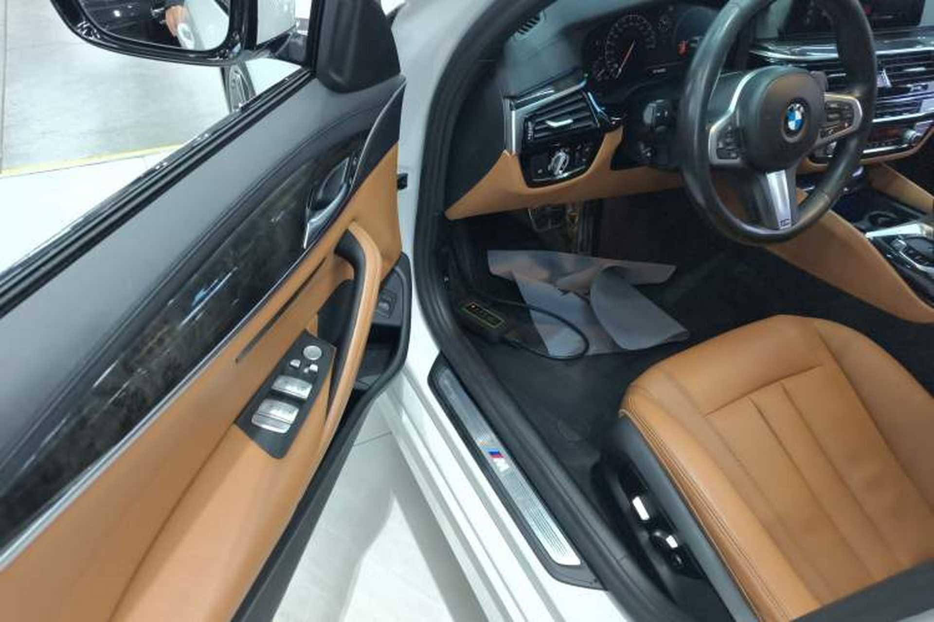 Used BMW 5 Series 2019 Facelifted 530Li Leading Edition M Sport Package Driver Seat