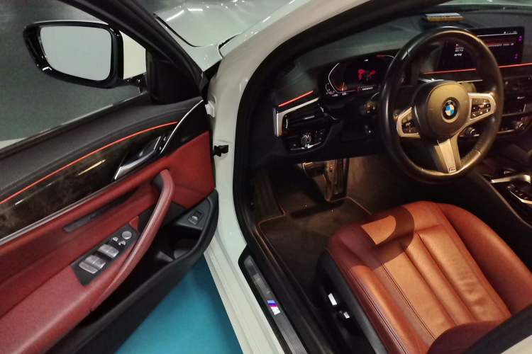 Used BMW 5 Series 2019 Facelifted 530Li Leading Edition M Sport Package Driver Seat