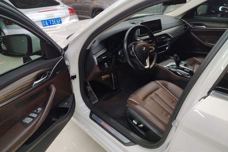 Used BMW 5 Series 2019 530Li xDrive Luxury Package Driver Seat