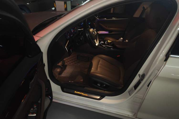 Used BMW 5 Series 2019 525Li Luxury Package Driver Seat
