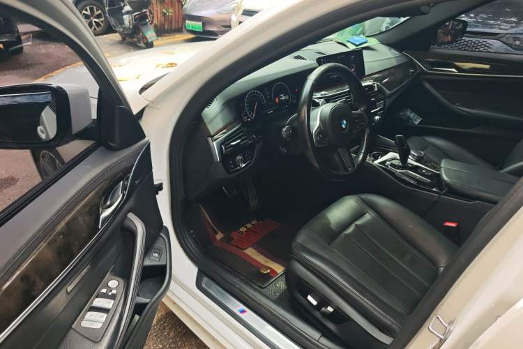 Used BMW 5 Series 2019 530Li Leading Model M Sport Package Driver Seat