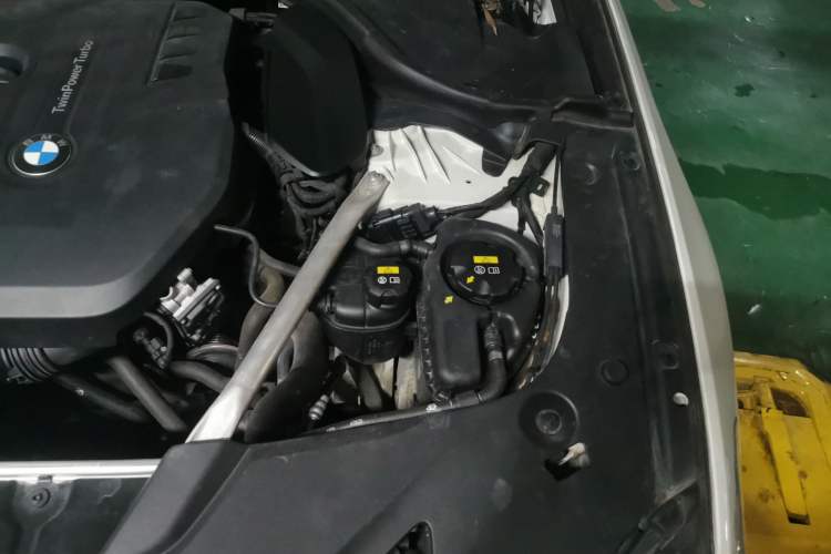 Used BMW 5 Series 2019 525i M Sport Package Engine Bay Left