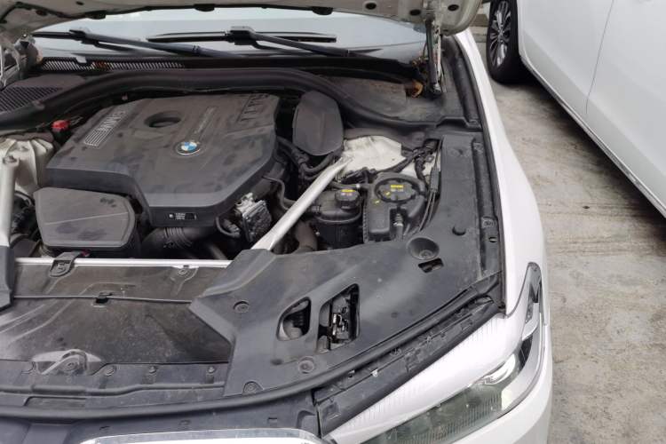 Used BMW 5 Series 2019 Restyled 525i M Sport Package Engine Bay Left